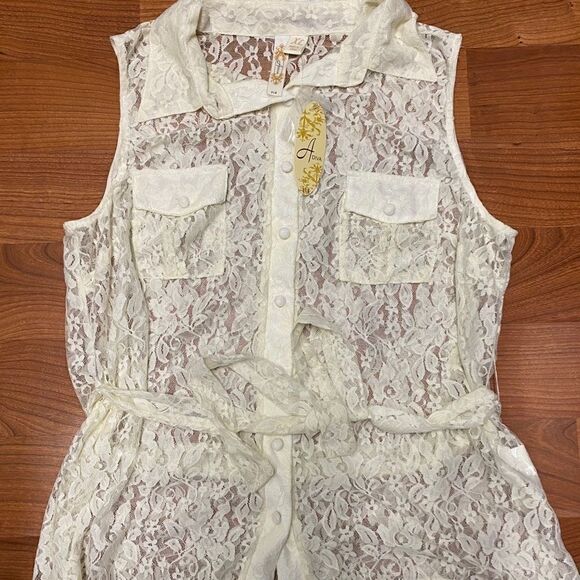Adiva Tops - Adiva NWT woman’s ivory lace button up tie waist blouse size XL